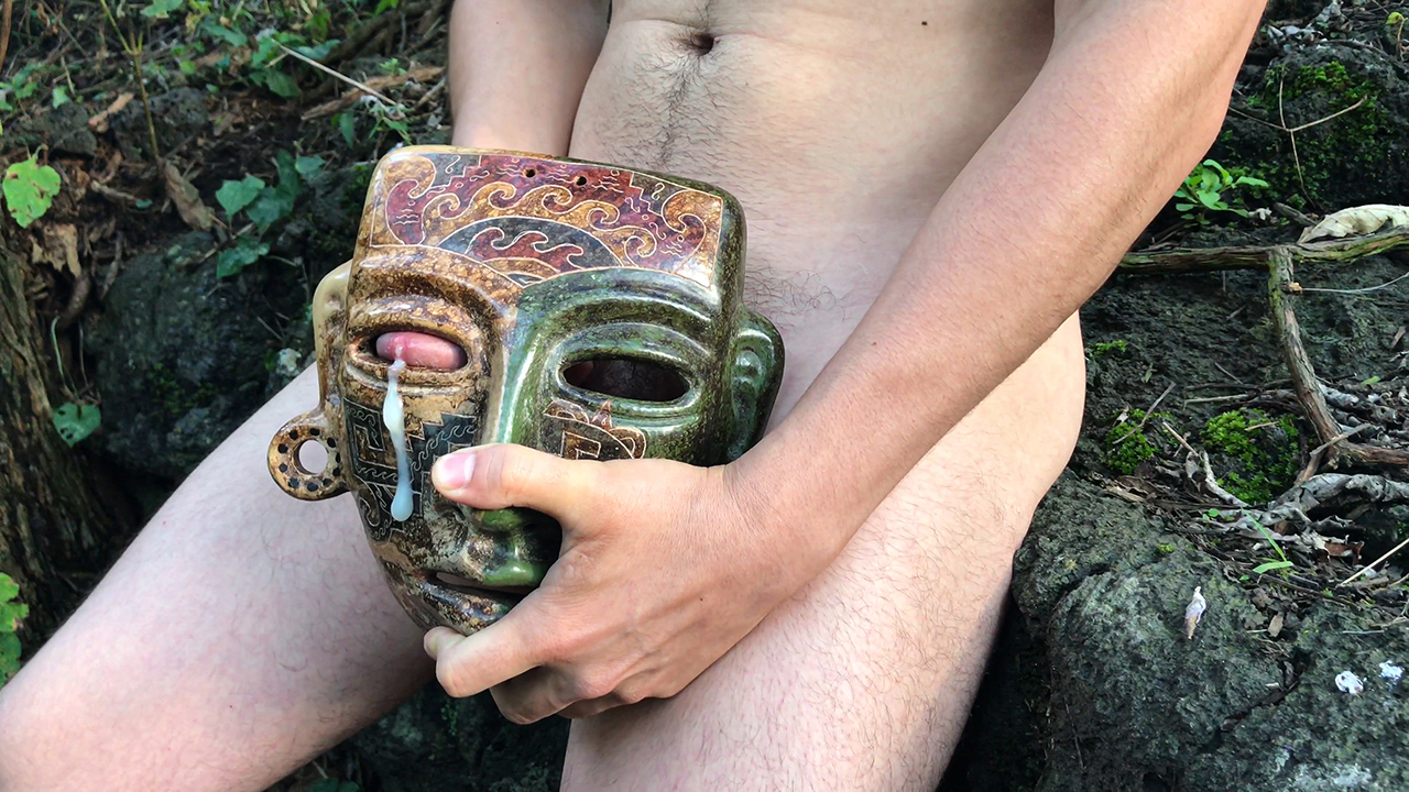 Masturbación ritual (fotograma del video MexXxica Teotl), 2018. Fotograma de video.